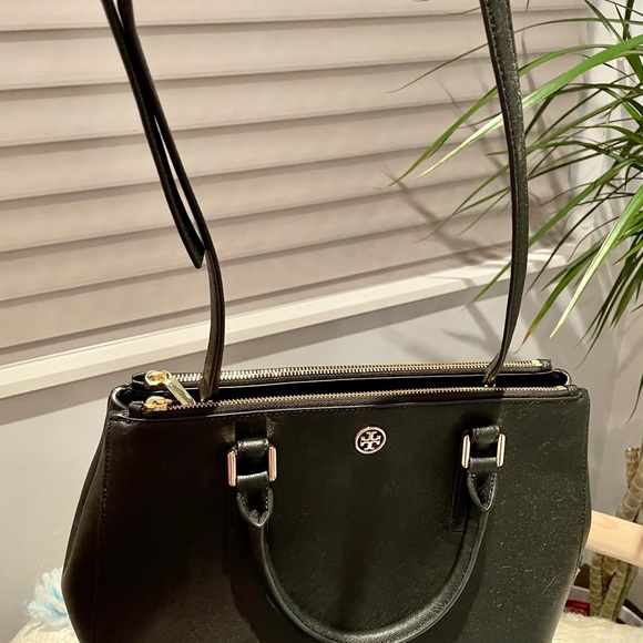 TORY BURCH Robinson mini tote in black - Picture 2 of 8